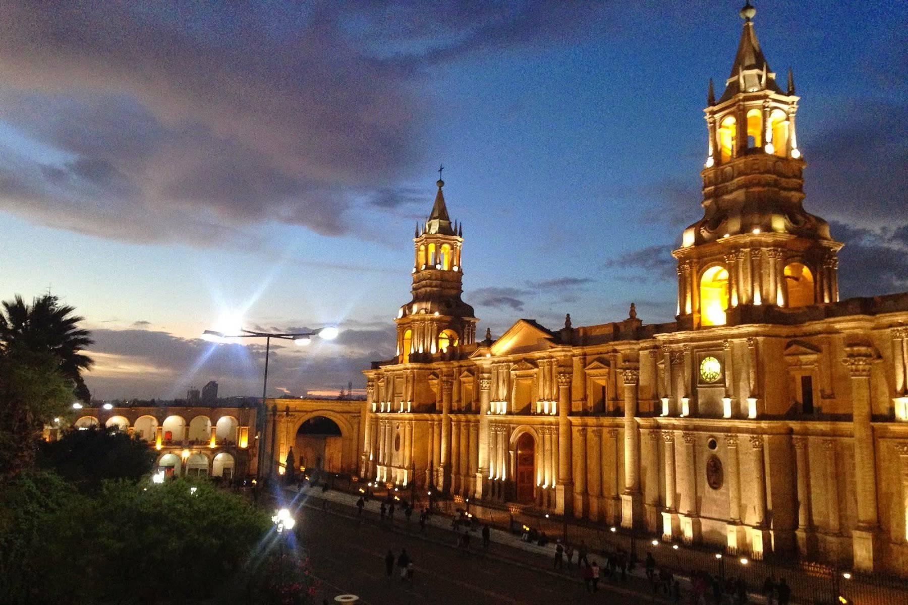 arequipa-lugares-para-visitar-centrohistoricocatedral