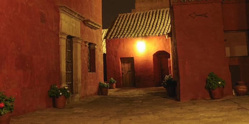 monasterio-de-santa-catalina-arequipa-noche
